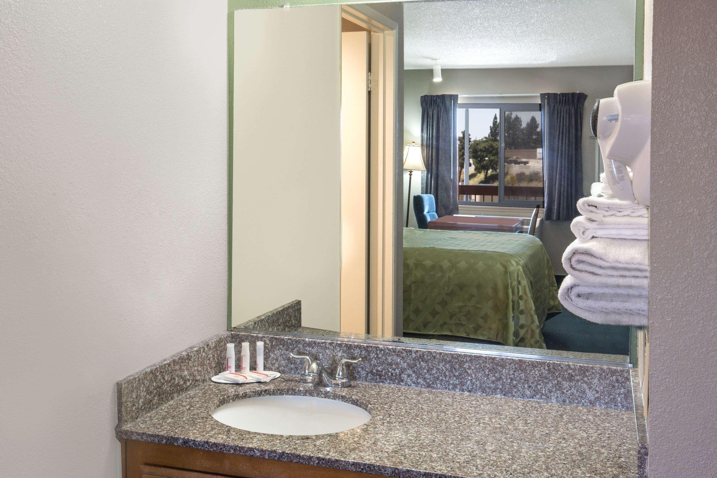 Days Inn By Wyndham Ontario Airport Dış mekan fotoğraf