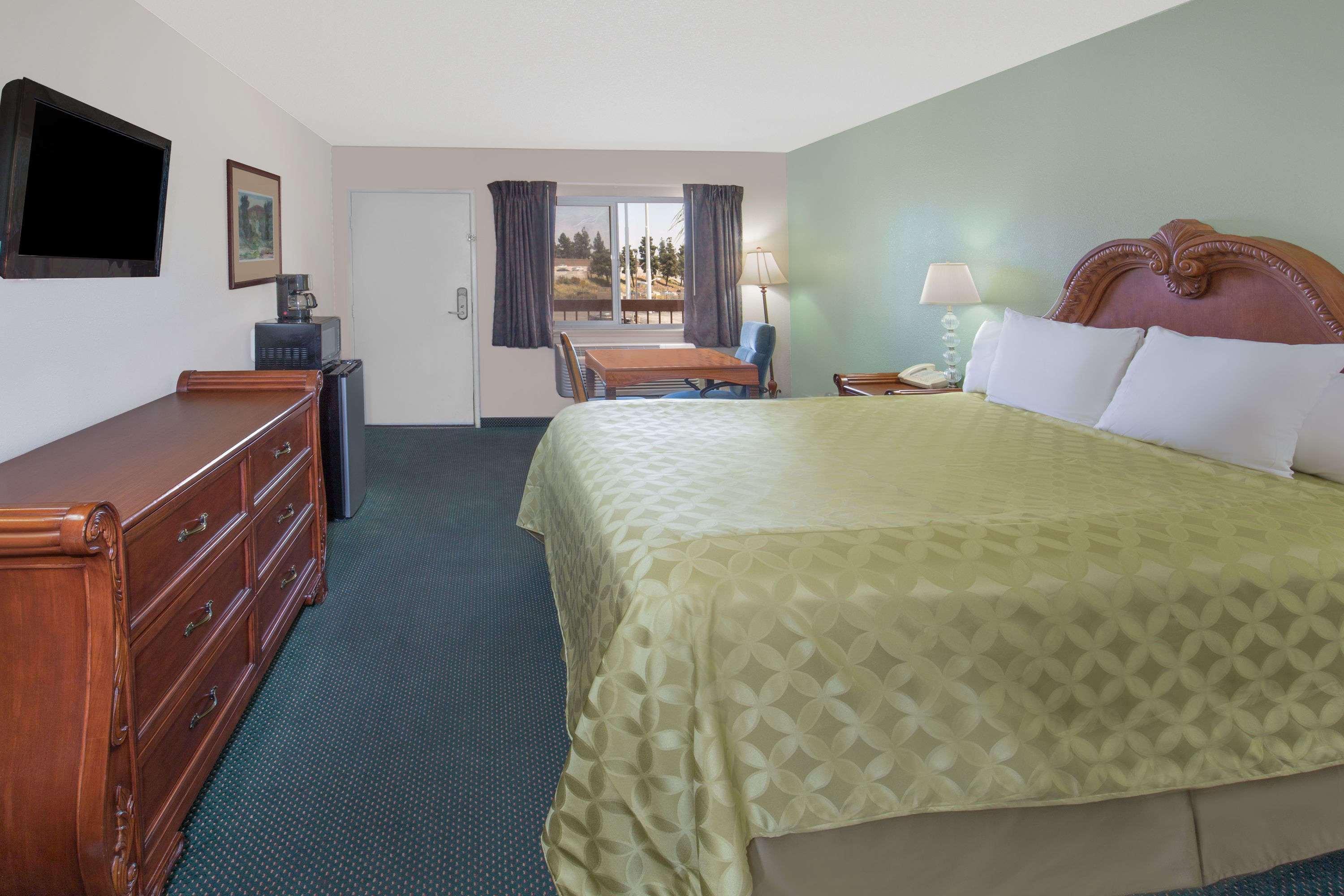 Days Inn By Wyndham Ontario Airport Dış mekan fotoğraf