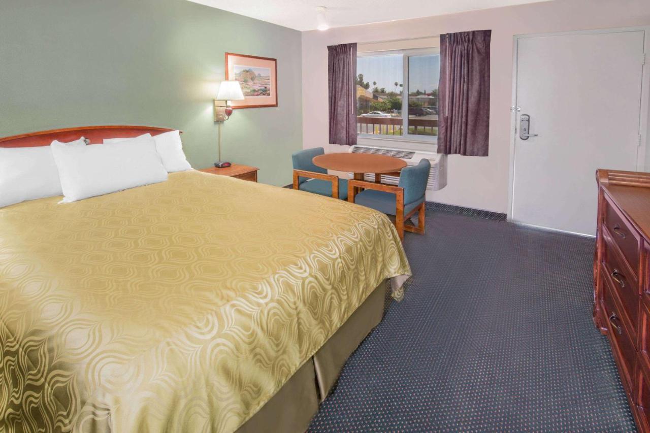 Days Inn By Wyndham Ontario Airport Dış mekan fotoğraf