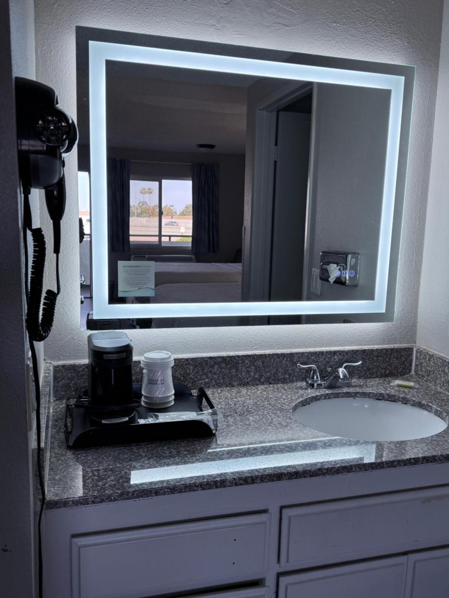 Days Inn By Wyndham Ontario Airport Dış mekan fotoğraf