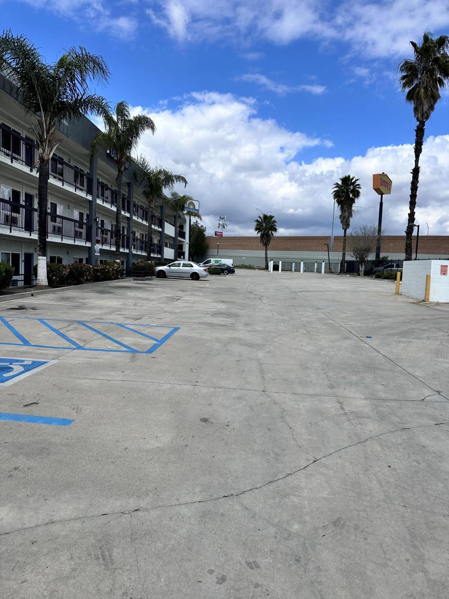 Days Inn By Wyndham Ontario Airport Dış mekan fotoğraf